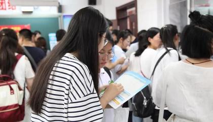 學(xué)校解碼招生計(jì)劃，高校招辦現(xiàn)場(chǎng)指導(dǎo)——大連市第三十六中學(xué)舉辦高校招生咨詢大會(huì)